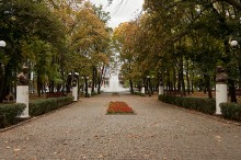 Сквер Перемоги, на місці якого була церква святих Жінок Мироносиць